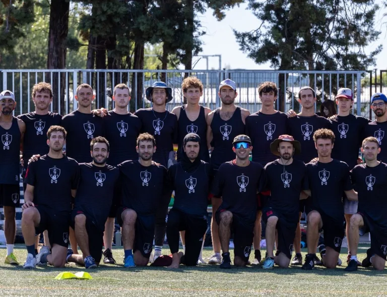 Plantilla de Quijotes Ultimate Madrid con camisetas WUCC 2026